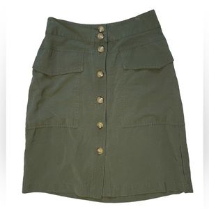 Green buttoned midi skirt